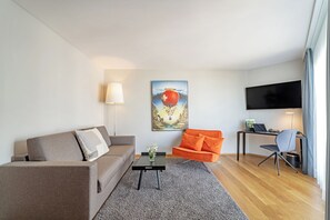 家庭套房, 1 間臥室 | 客廳 | 40 吋LED 電視連數碼電視頻道、電視、足球機