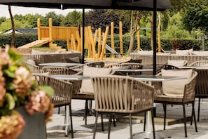 Children’s play area – outdoor