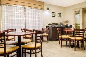 Desayuno buffet incluido todos los días 