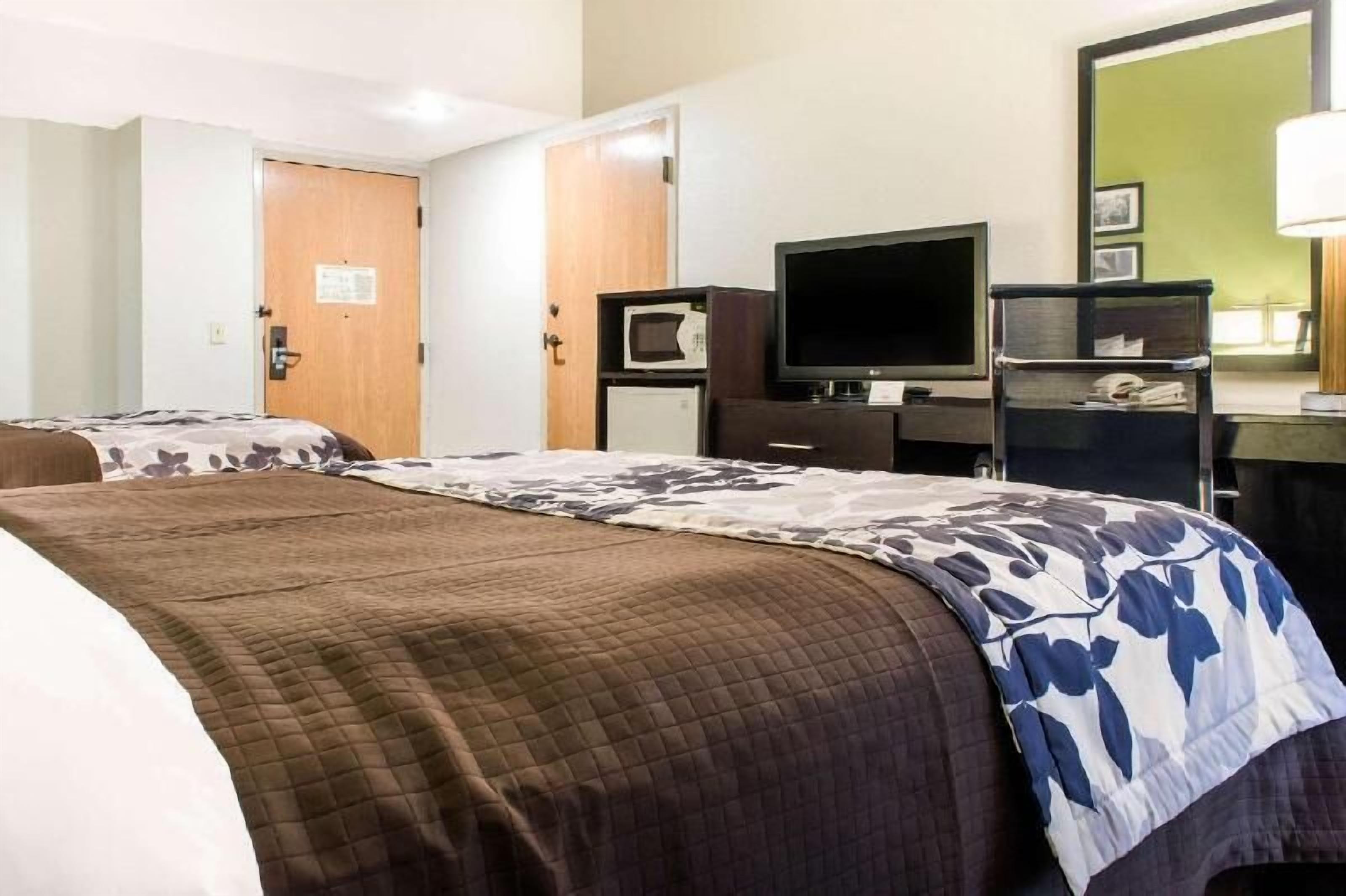Hypo-allergenic bedding, in-room safe, desk, iron/ironing board