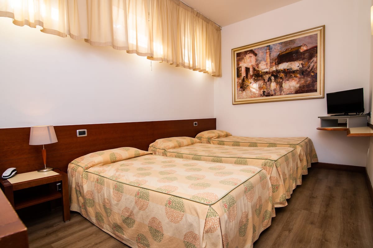Chambre Triple, 3 lits une place