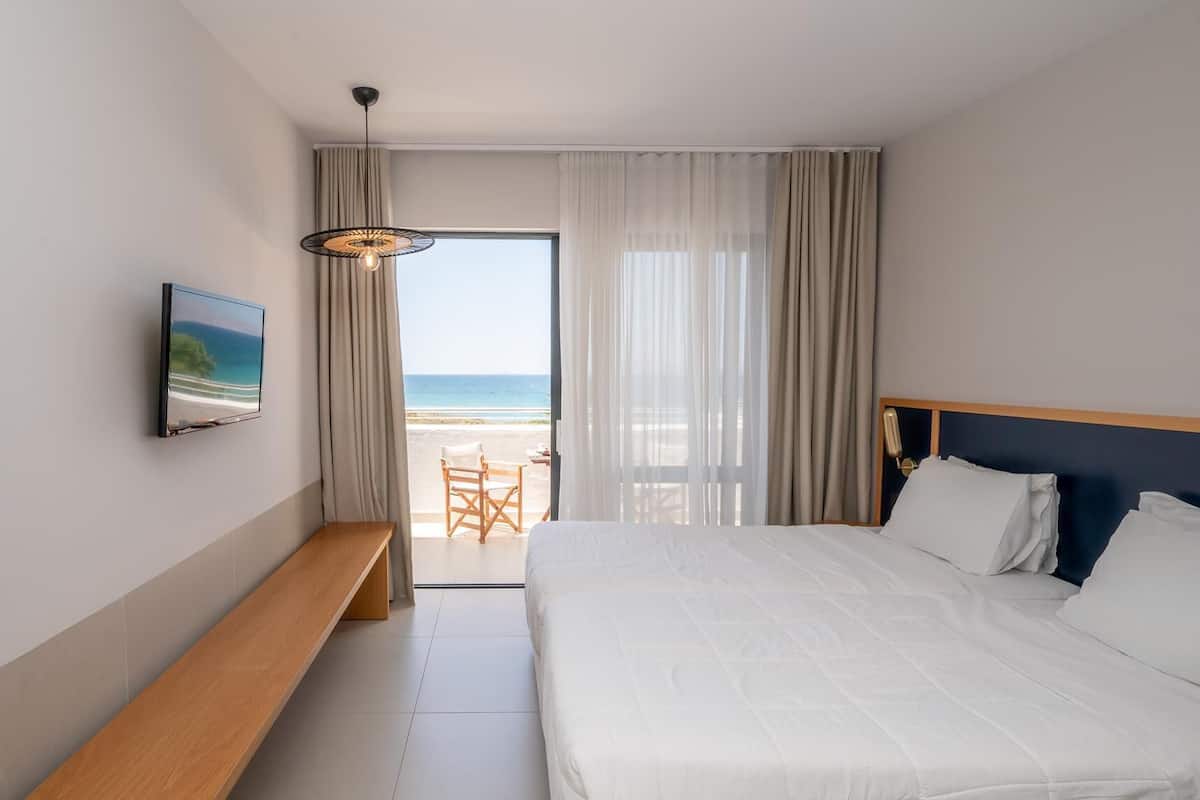 Chambre supérieure double, vue sur la mer | 1 chambre, coffre-fort, accÚs au Wi-Fi (inclus), literie fournie