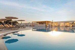 Outdoor pool, pool loungers - Smy Kos Beach & Splash (Kos)