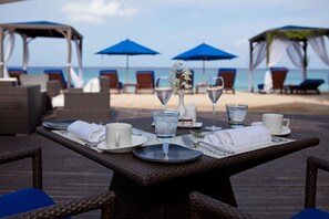 Breakfast, lunch, dinner served; beach views 