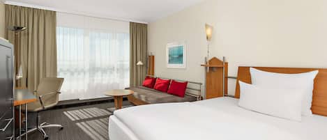 1 chambre, minibar, coffres-forts dans les chambres, bureau