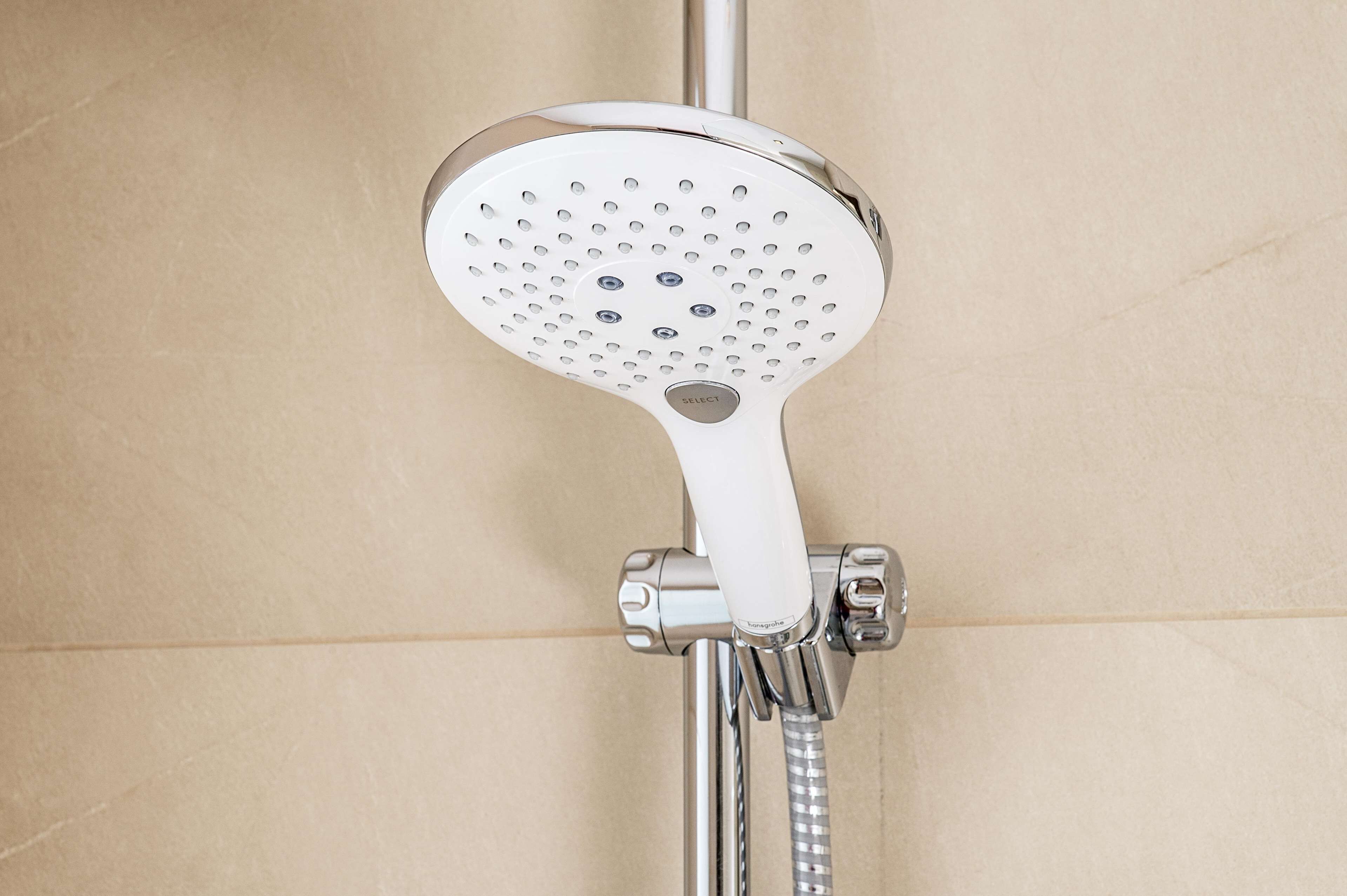 combined shower/bathtub, eco-friendly toiletries, hair dryer, towels