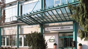 A building with a sign reading "NH MANNHEIM VIENHEIM". - NH Mannheim-Viernheim (Viernheim)