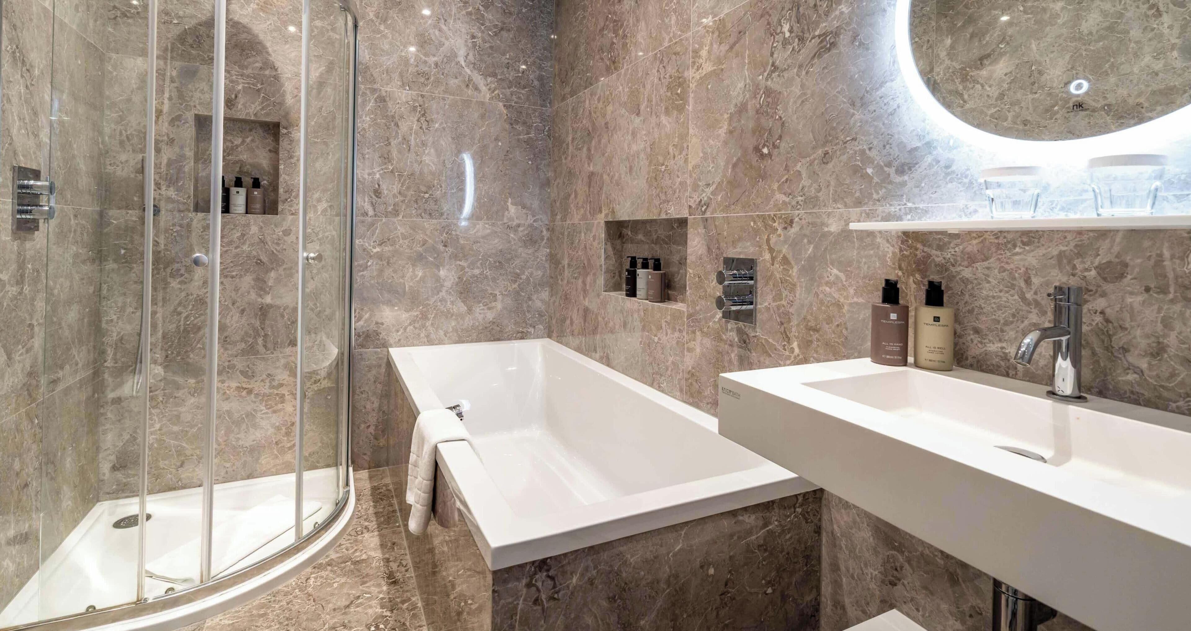Signature Apartment, 3 Bedrooms, 2 Bathrooms | Bathroom | Designer toiletries, hair dryer, towels
