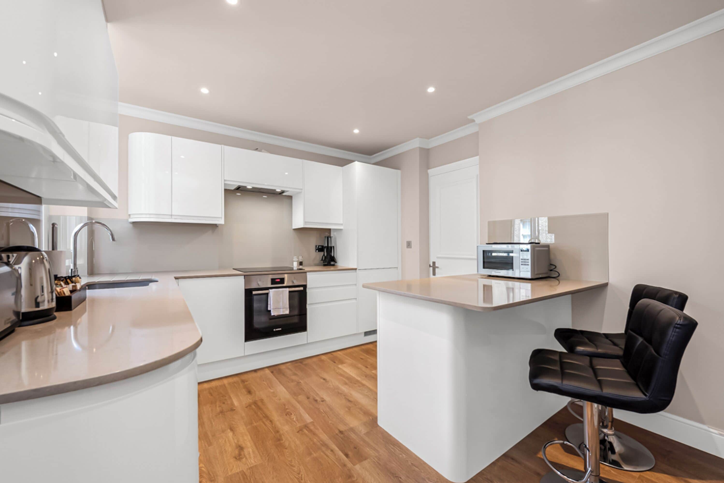 Apartment, 3 Bedrooms, 3 Bathrooms | Private kitchen | Fridge, microwave, oven, stovetop