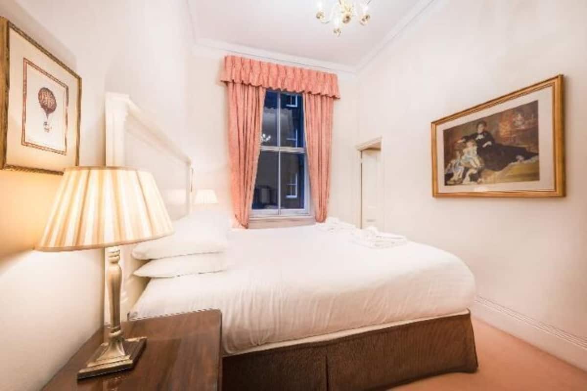 Premium bedding, in-room safe, laptop workspace, blackout drapes