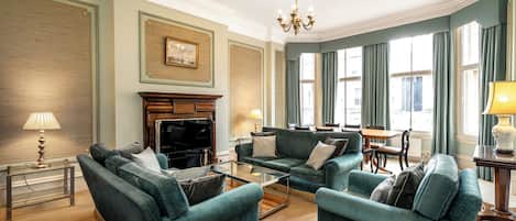 Televisión 65 pulgadas con canales de televisión vía satélite