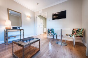 Business Studio, Kitchen | Living area | 65-inch TV with satellite channels - No 1 The Mansion Apartments by Mansley (London)