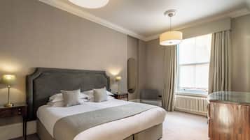 Apartment, 3 Bedrooms, 3 Bathrooms | Premium bedding, in-room safe, laptop workspace, blackout curtains