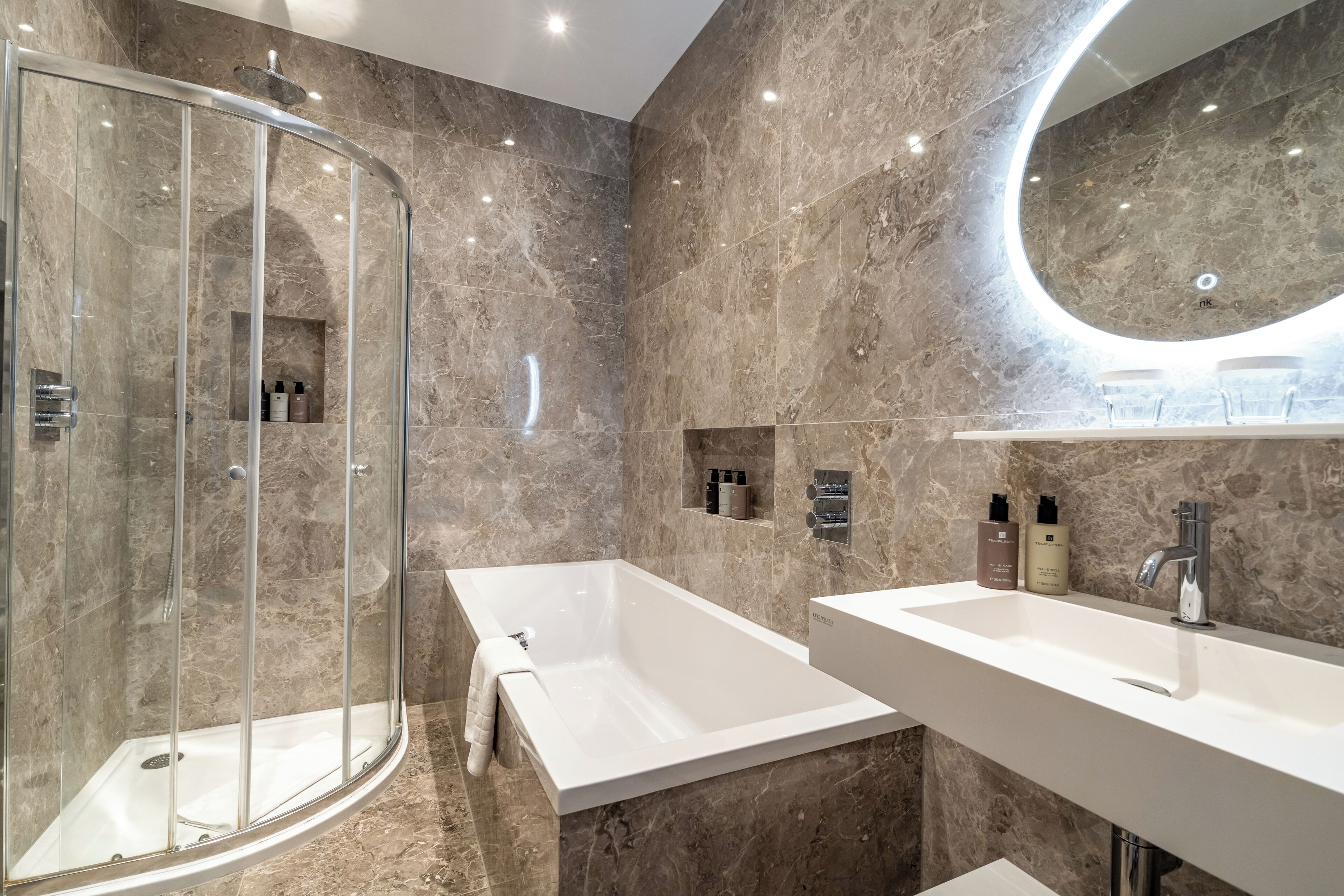 Apartment, 3 Bedrooms, 3 Bathrooms | Bathroom | Designer toiletries, hair dryer, towels