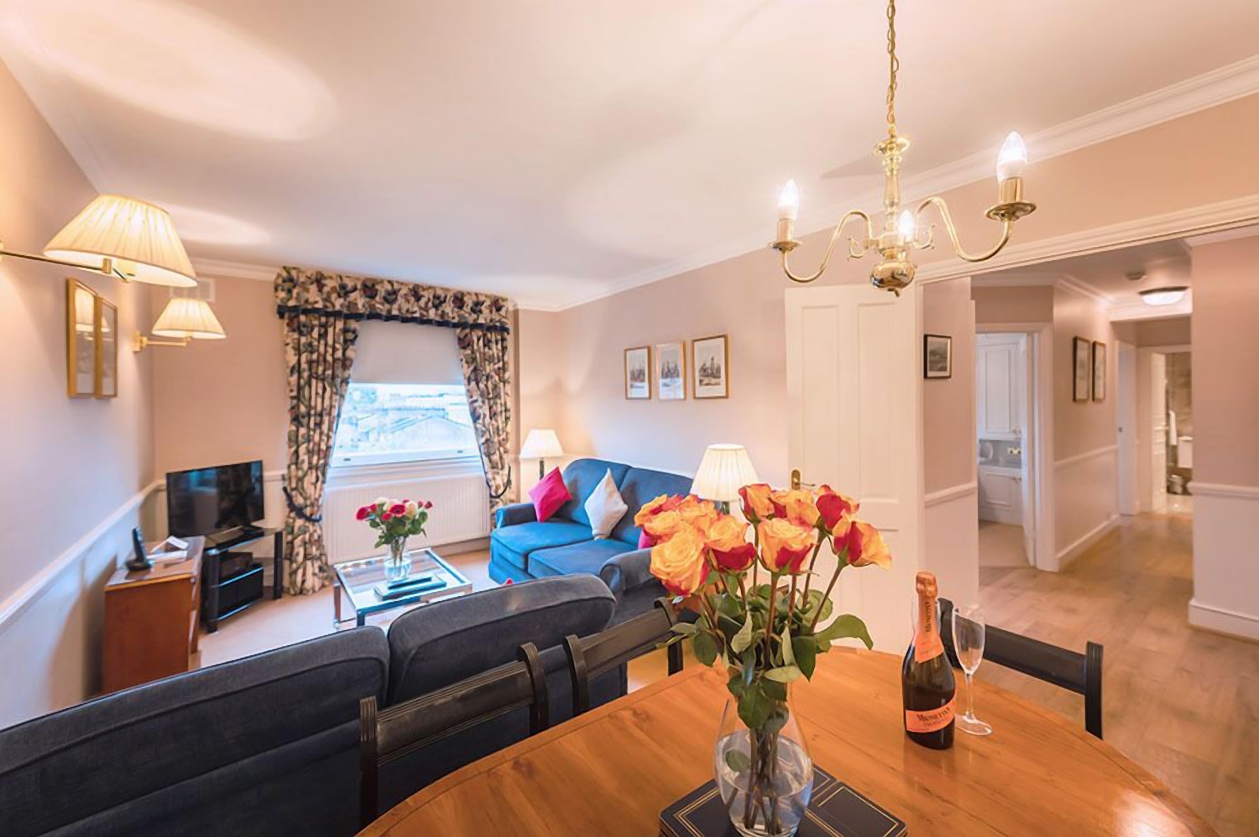 Traditional Apartment, 2 Bedrooms, 2 Bathrooms | Living area | 65-inch TV with satellite channels