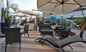 Outdoor dining - Best Western Hotel Dei Cavalieri (Barletta)