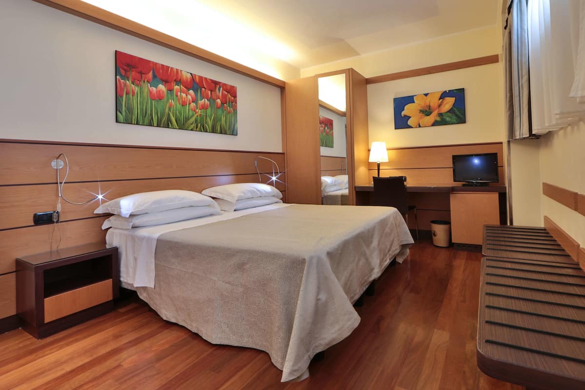 Camera Economy, 1 letto queen, edificio separato | Biancheria da letto ipoallergenica, minibar, una cassaforte in camera