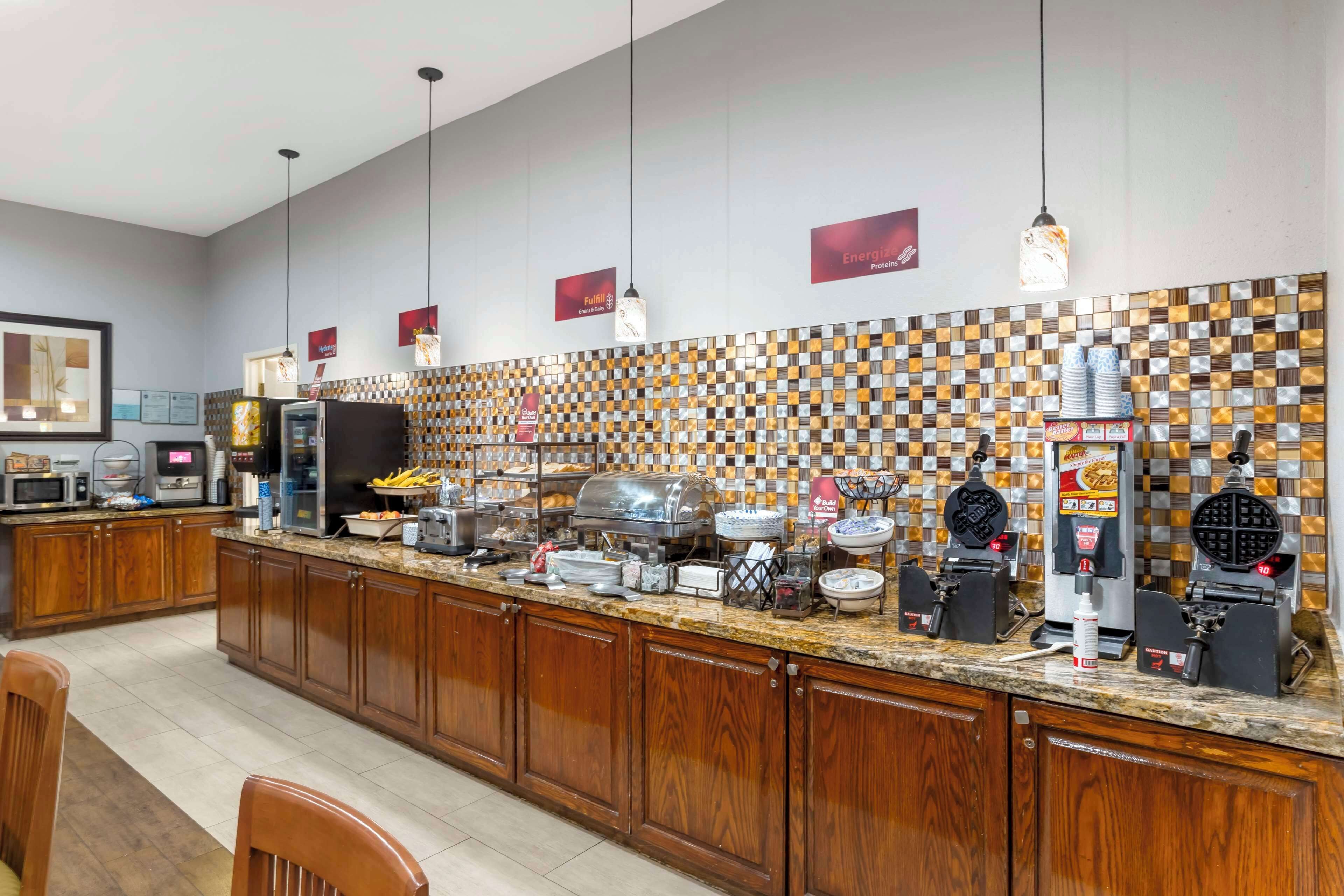 free daily full breakfast