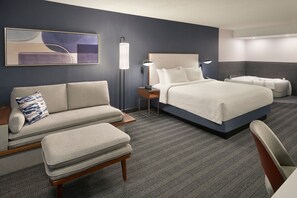 Pillow-top beds, desk, blackout curtains, free WiFi - Courtyard by Marriott Toronto Mississauga/Meadowvale (Mississauga)