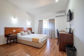 Free cribs/infant beds, rollaway beds, free WiFi - Onix (Viseu)