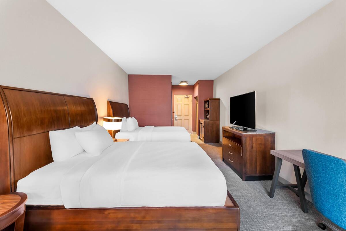 書桌、遮光布/窗簾、熨斗/熨衣板、免費折疊床/加床