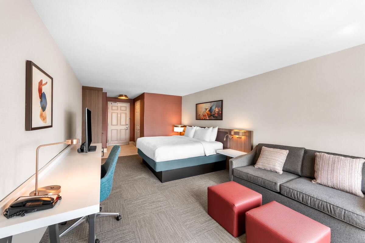 Room, 1 King Bed (W/Drinks-Snacks) | Desk, blackout curtains, iron/ironing board, free rollaway beds
