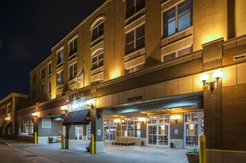 Façade de l’hébergement - soirée/nuit