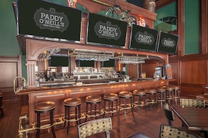 4 bars/lounges, pub