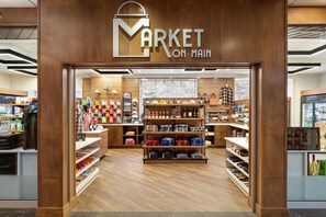 Gift shop - Hampton Inn Deadwood at Tin Lizzie Gaming Resort (Deadwood)