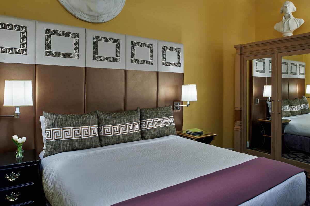 Frette Italian sheets, premium bedding, pillow-top beds, in-room safe
