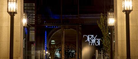 Breakfast, lunch, dinner served; Asian cuisine