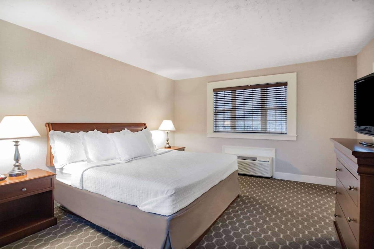 Individually furnished, desk, soundproofing, iron/ironing board