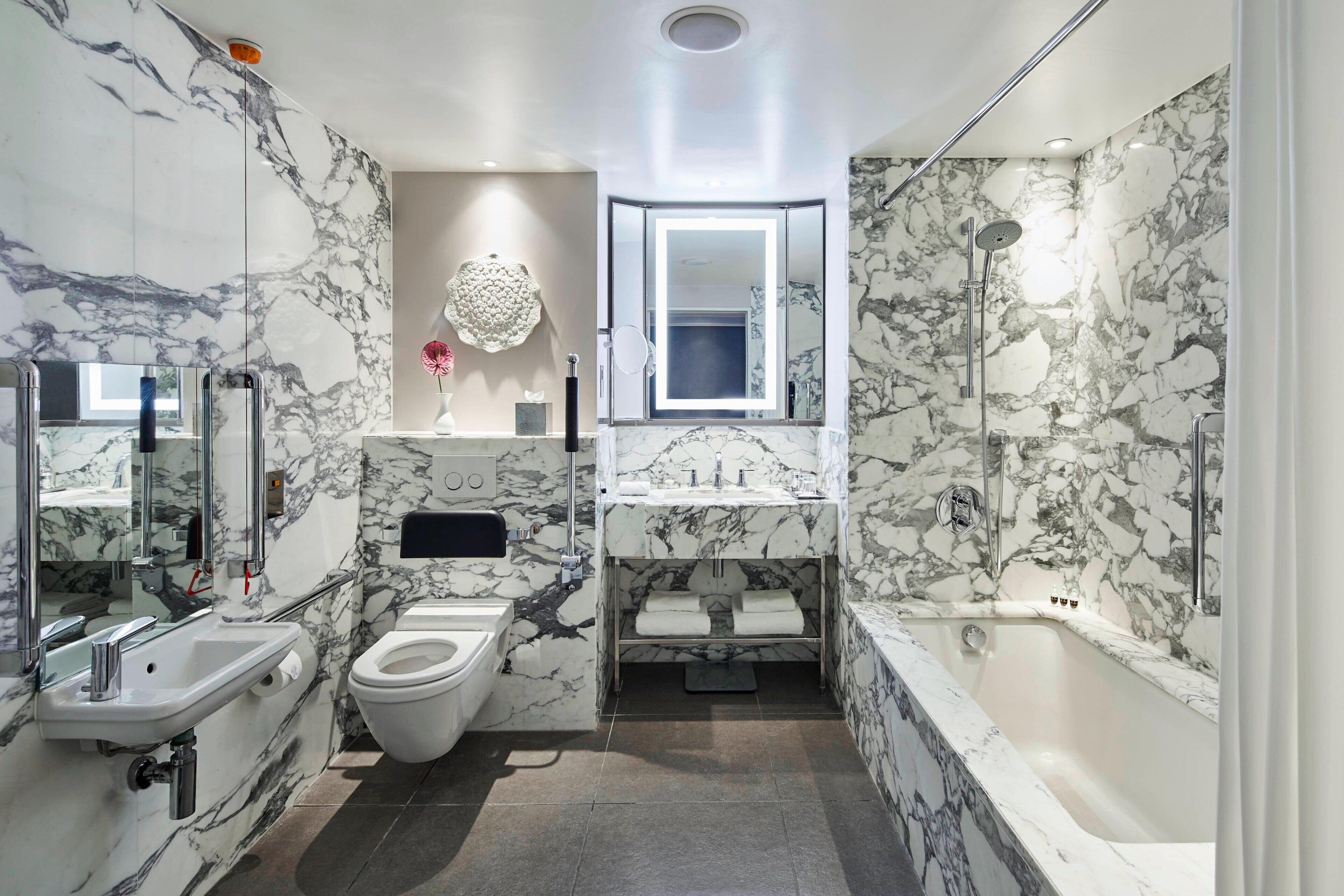 deluxe room, 1 king bed, non smoking | bathroom | separate bathtub and shower, free toiletries, hair dryer, slippers