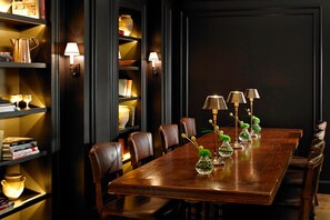 Bar lounge