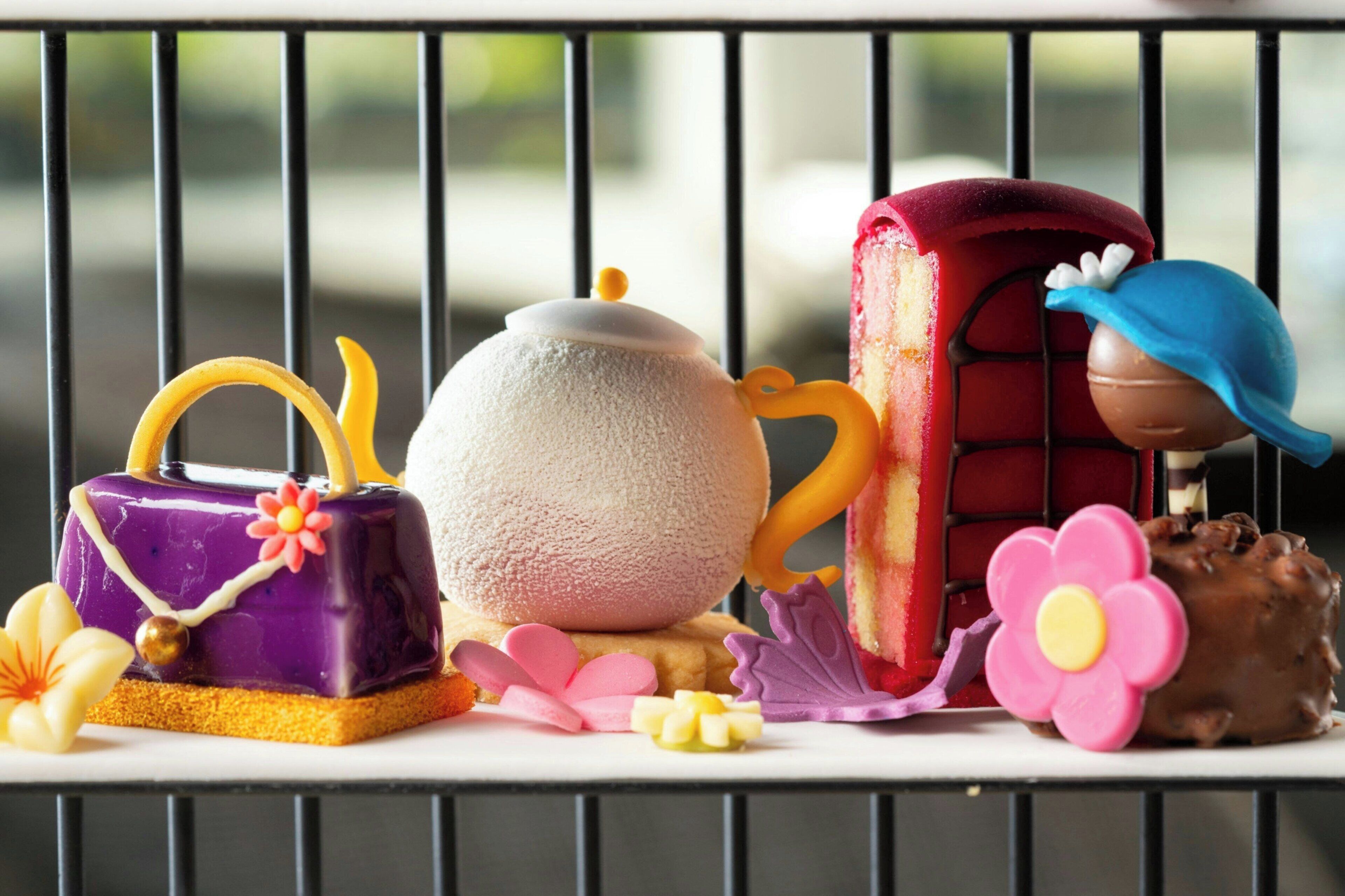 breakfast, lunch, dinner served; british cuisine