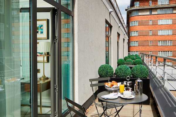 Executive Room, 1 Double Bed, Balcony | Premium bedding, down duvets, minibar, in-room safe
