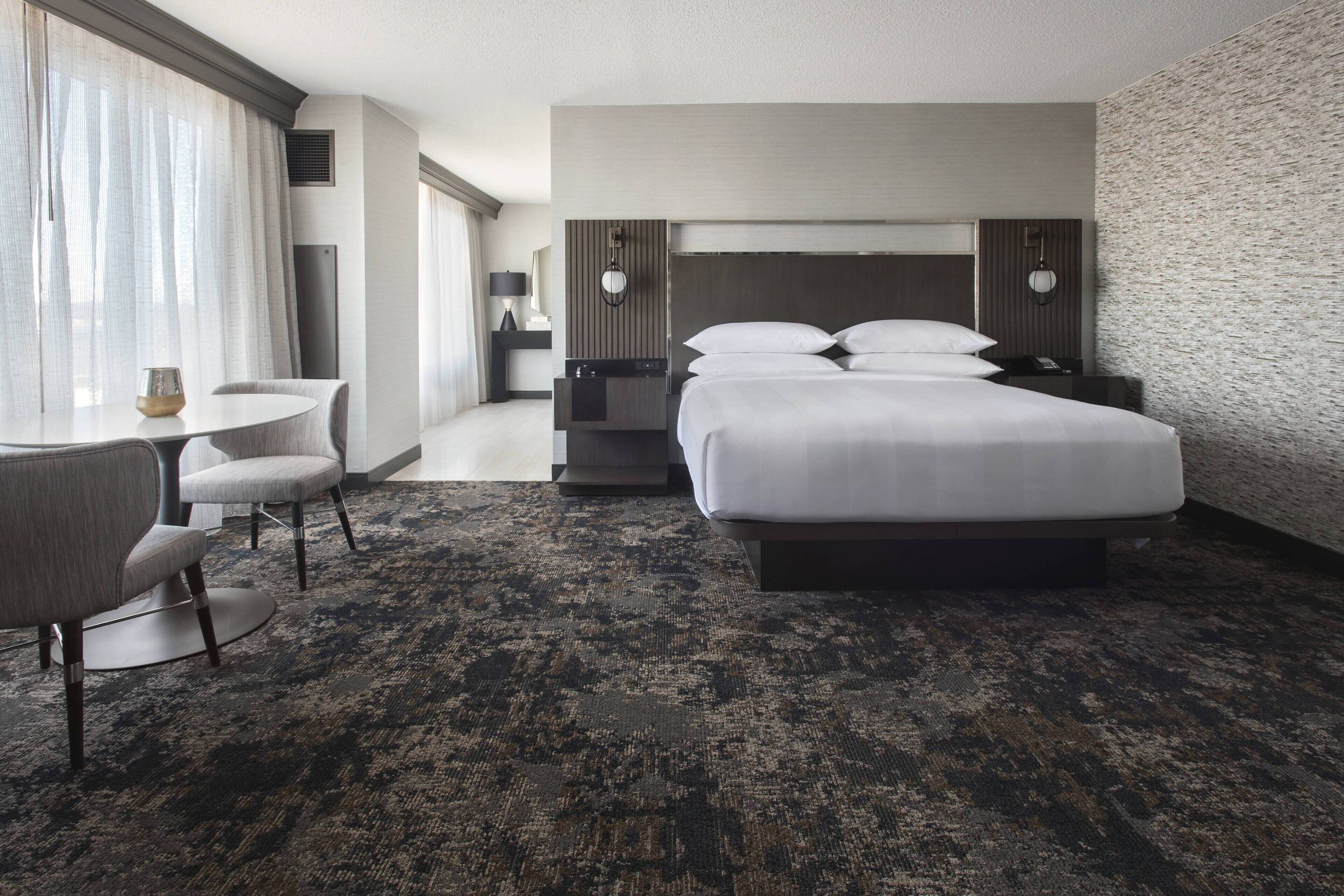 studio suite, 1 king bed | 1 bedroom, hypo-allergenic bedding, in-room safe, individually decorated