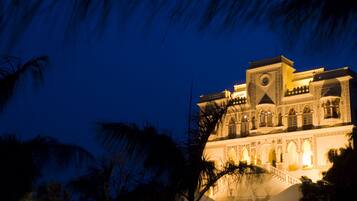 Fassade der Unterkunft â Abend/Nacht