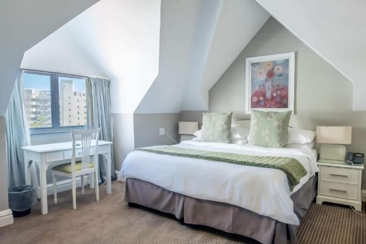 1 bedroom, in-room safe, individually furnished, desk