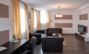 Suite | Living area | Flat-screen TV