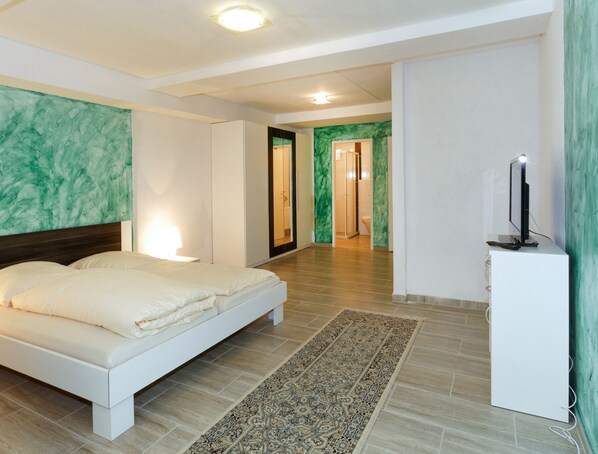 Standard-Doppelzimmer | Schreibtisch, schallisolierte Zimmer, Bügeleisen/Bügelbrett