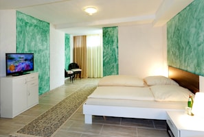 Standard-Doppelzimmer | Schreibtisch, schallisolierte Zimmer, Bügeleisen/Bügelbrett