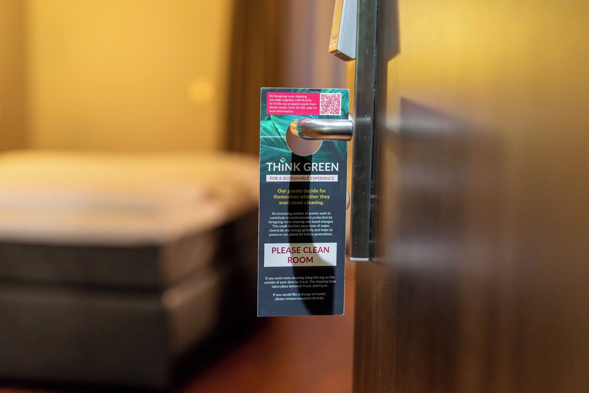 Hypo-allergenic bedding, minibar, in-room safe, desk