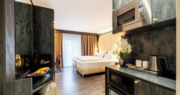 Comfort Double Room | Hypo-allergenic bedding, minibar, in-room safe, desk