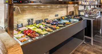 Daily continental breakfast (EUR 15 per person)