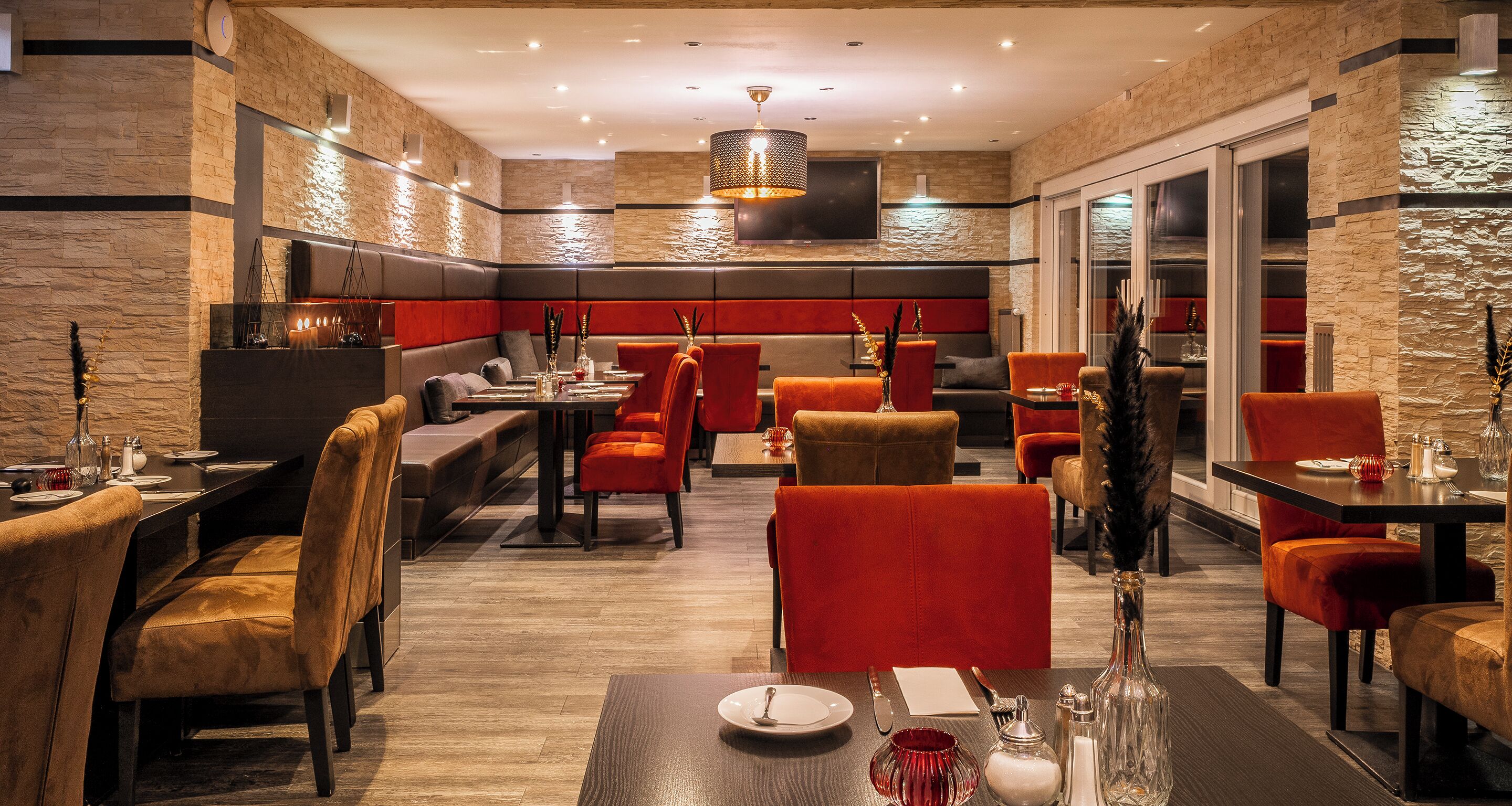 Daily continental breakfast (EUR 15 per person)