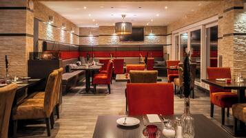 Daily continental breakfast (EUR 15 per person)