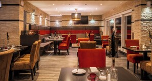 Tägliches kontinentales Frühstück (15 EUR pro Person)