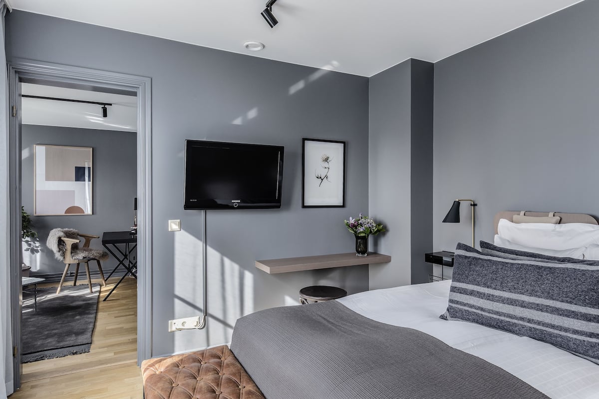 junior suite | down duvets, in-room safe, desk, blackout curtains