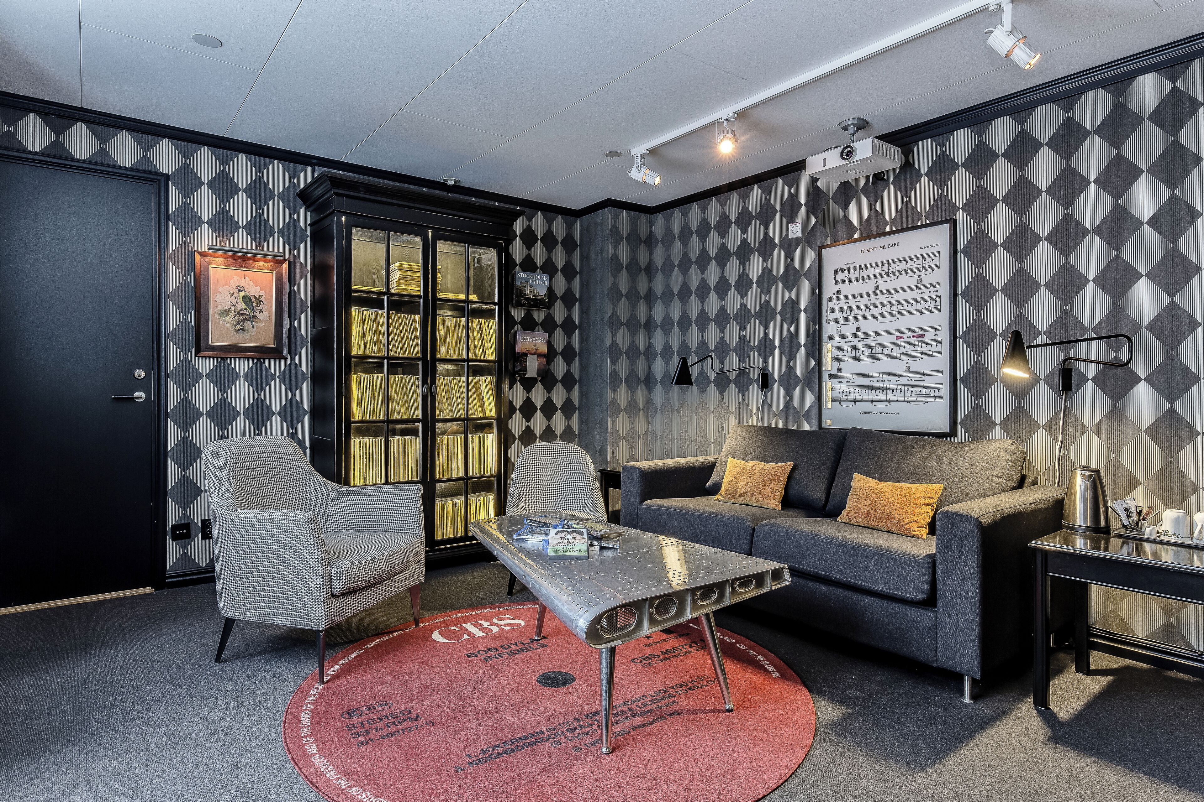 basic suite | down duvets, in-room safe, desk, blackout curtains